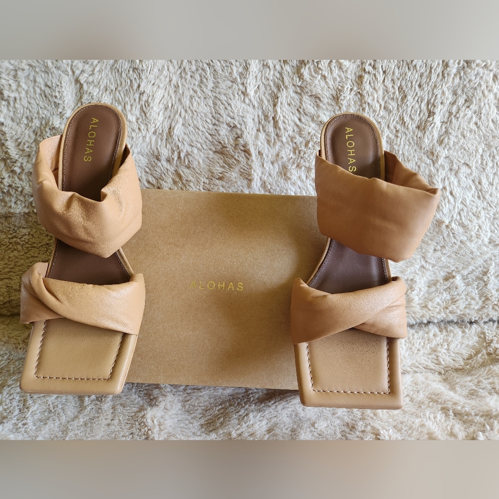 Alohas Women's Tan Sandals